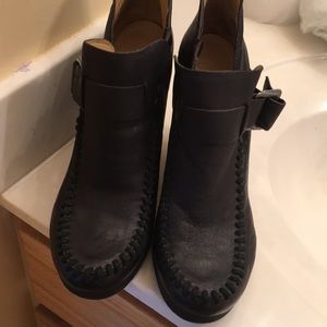Women’s shoes